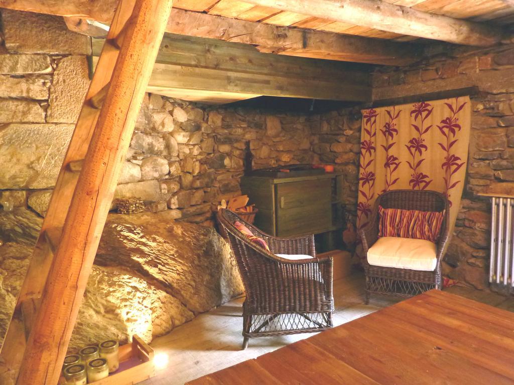 La Borda Del Zarrastiecho Villa Sallent De Gallego Phòng bức ảnh