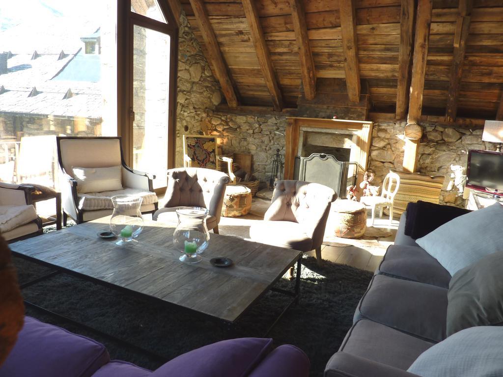 La Borda Del Zarrastiecho Villa Sallent De Gallego Phòng bức ảnh